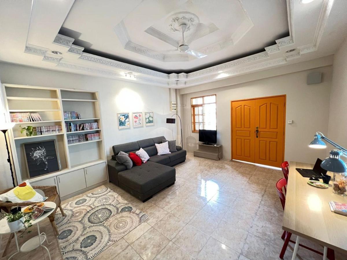 Myroom Georgetown, Off Jalan Burma, Gurney Drive Esterno foto